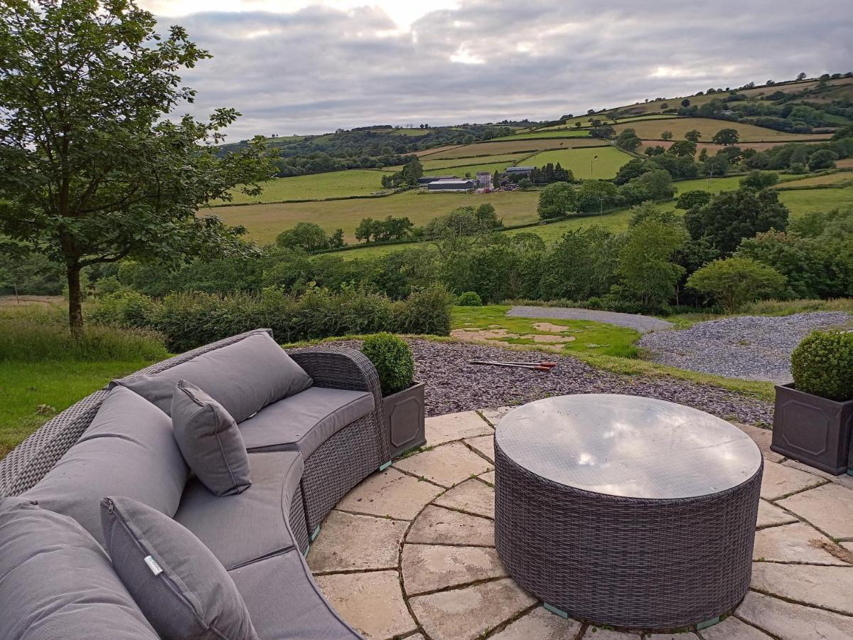 Llanfynydd Oak Tree Farm酒店 外观 照片